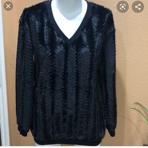 Faux fur Chevron printed sweatshirt with pockets!